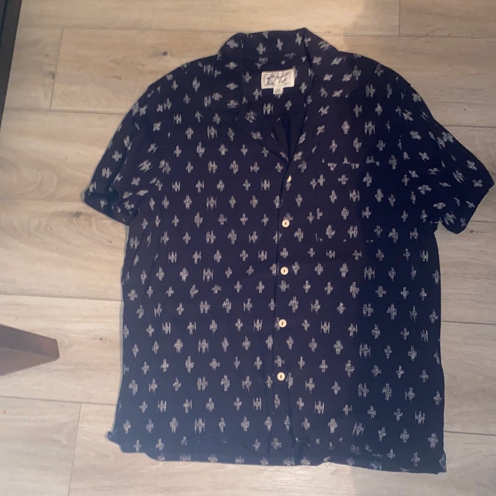 American Eagle Large Shirt